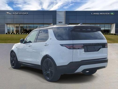 Fuji White 2025 Land Rover Discovery P300 Dynamic SE