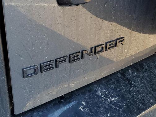 2025 Land Rover Defender 110 P400 X-Dynamic SE