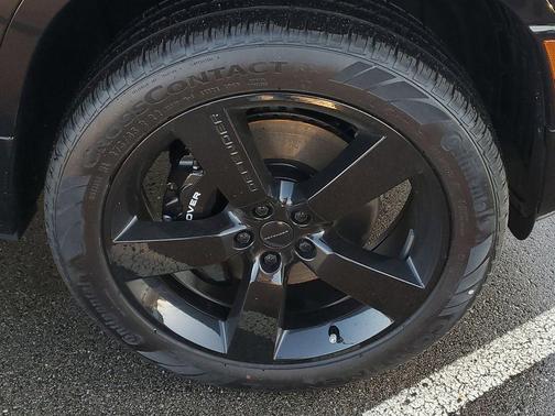 2026 Land Rover Defender V8