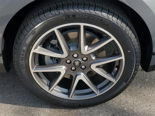 2026 Land Rover Range Rover Velar P250 SE R-Dynamic