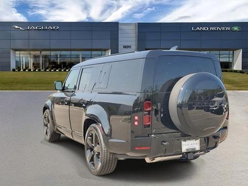 2025 Land Rover Defender 130 P400 X-Dynamic SE