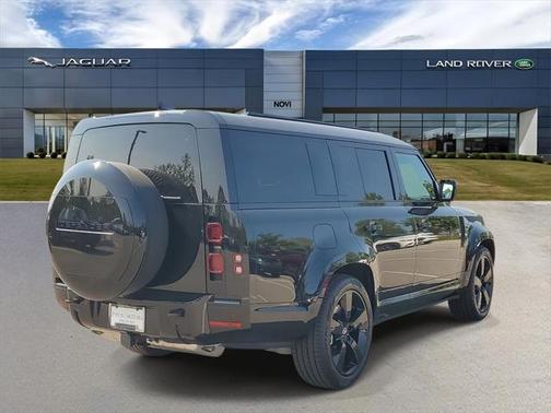 2025 Land Rover Defender 130 P400 X-Dynamic SE