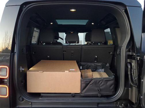 2026 Land Rover Defender P400 X-Dynamic SE