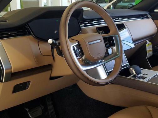 Green 2026 Land Rover Range Rover P530 SE