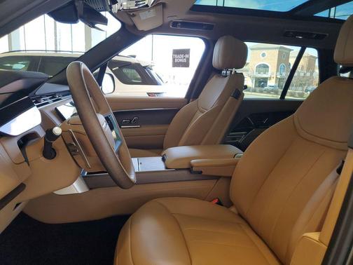 Green 2026 Land Rover Range Rover P530 SE