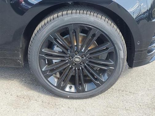 2026 Land Rover Range Rover Velar Dynamic SE