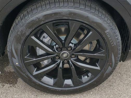 Santorini Black 2026 Land Rover Discovery Dynamic SE