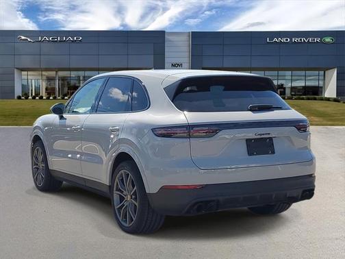 2022 Porsche Cayenne Base