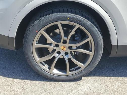 2022 Porsche Cayenne Base