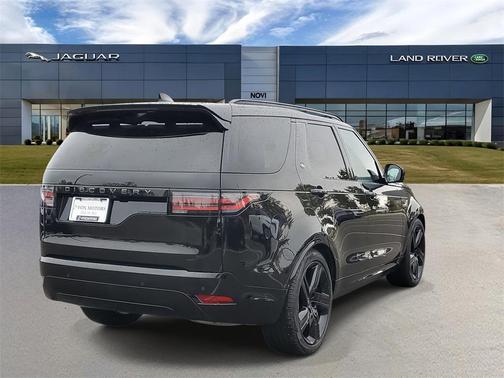 2024 Land Rover Discovery P300 Dynamic SE