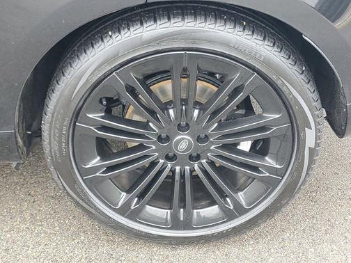 Santorini Black 2024 Land Rover Range Rover P400 SE