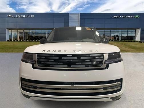 2025 Land Rover Range Rover P550e SE