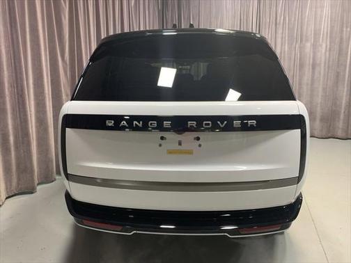 2025 Land Rover Range Rover P550e SE