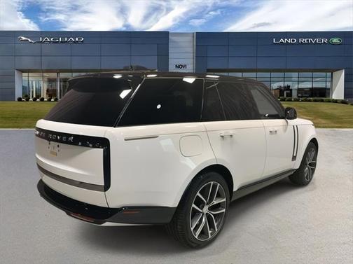 2025 Land Rover Range Rover P550e SE