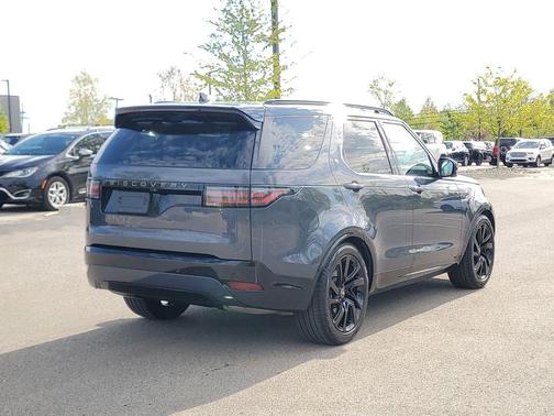 Varesine Blue Metallic 2025 Land Rover Discovery P300 Dynamic SE