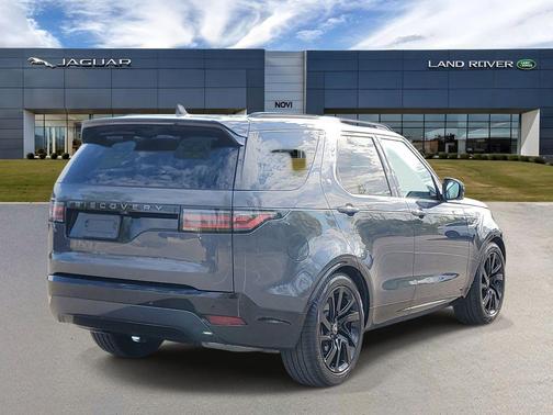 Varesine Blue Metallic 2025 Land Rover Discovery P300 Dynamic SE
