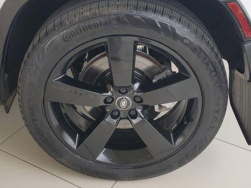 Fuji White 2025 Land Rover Defender 110 P400 X-Dynamic SE