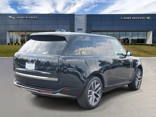 2025 Land Rover Range Rover P550e SE