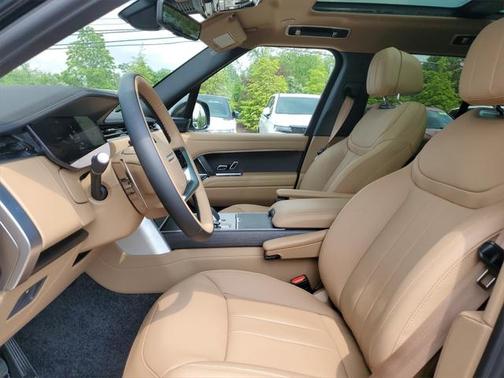 2025 Land Rover Range Rover P550e SE