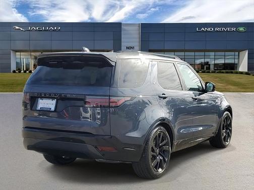 2025 Land Rover Discovery P300 Dynamic SE
