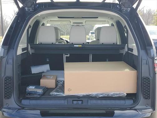 2025 Land Rover Discovery P300 Dynamic SE