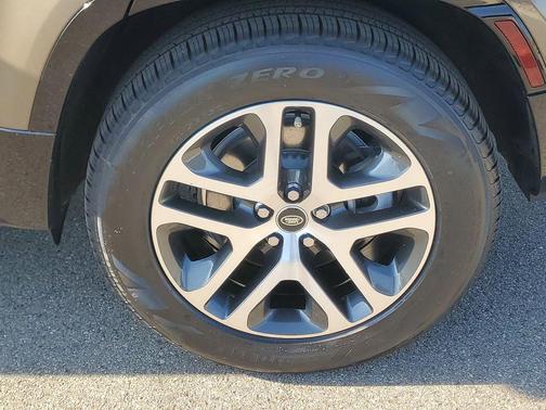 Gondwana Stone Metallic 2025 Land Rover Defender 130 P400 X-Dynamic SE
