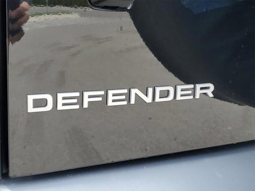 2025 Land Rover Defender 110 P300