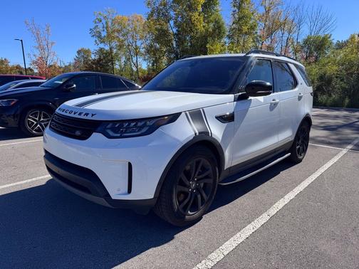 White 2018 Land Rover Discovery HSE