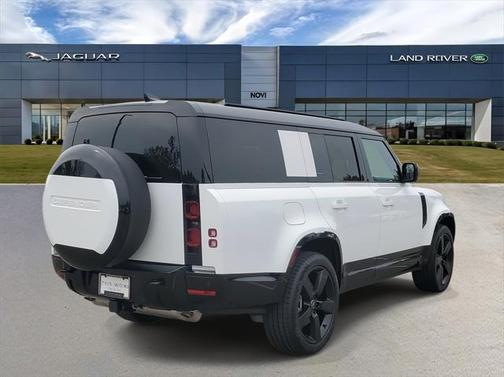 2025 Land Rover Defender 130 P400 X-Dynamic SE
