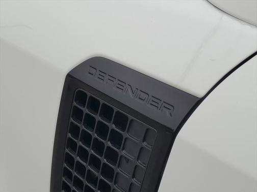 2025 Land Rover Defender 130 P400 X-Dynamic SE