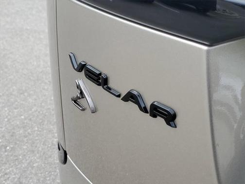 2026 Land Rover Range Rover Velar P250 SE R-Dynamic