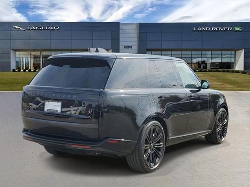 2025 Land Rover Range Rover P530 SE