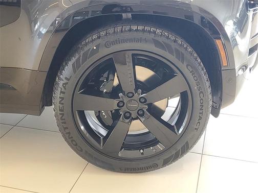 2026 Land Rover Defender 110 V8