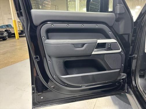 2024 Land Rover Defender 110 P300