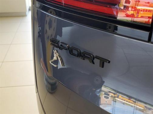 2025 Land Rover Range Rover Sport SE