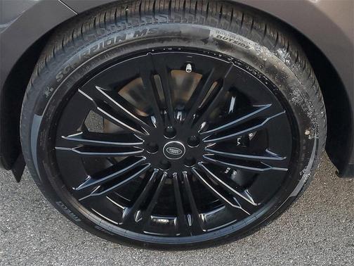 2025 Land Rover Range Rover P530 SE