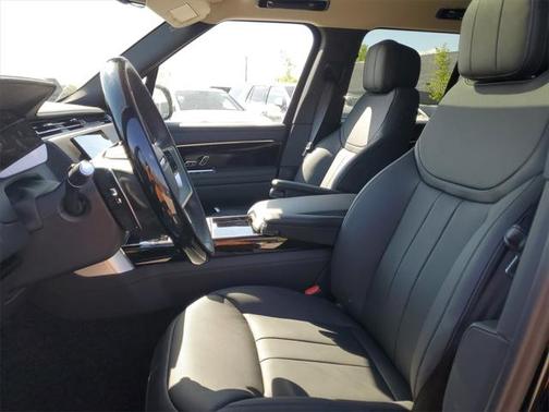 2025 Land Rover Range Rover P400 SE