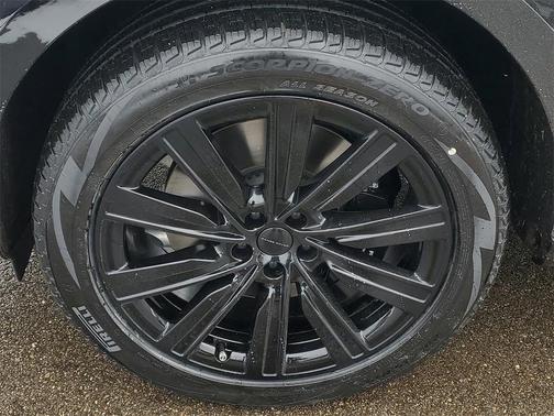 2026 Land Rover Range Rover P550e SE