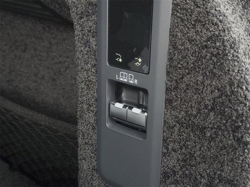 2026 Land Rover Range Rover P550e SE