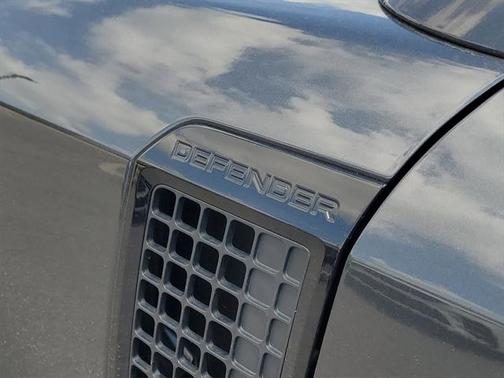 2025 Land Rover Defender 130 P400 X-Dynamic SE
