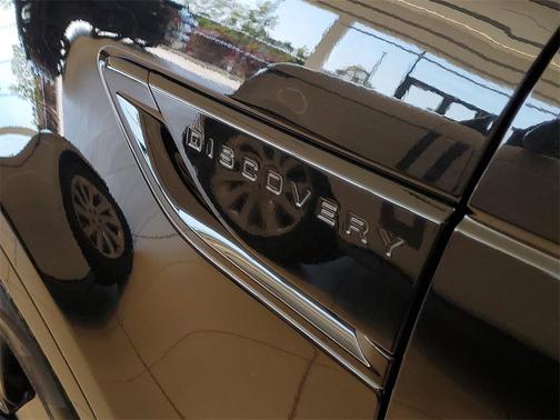 2024 Land Rover Discovery P300 Dynamic SE