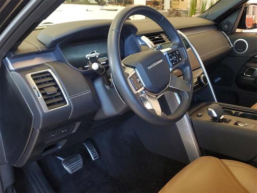 2024 Land Rover Discovery P300 Dynamic SE