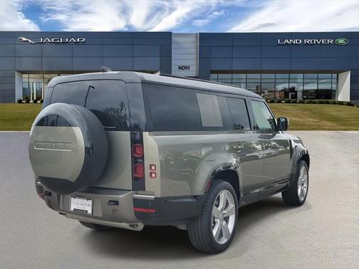 2025 Land Rover Defender 130 P400 X-Dynamic SE