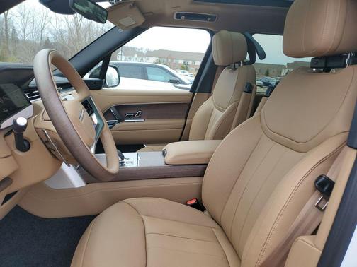 Fuji White 2026 Land Rover Range Rover P530 SE 7 Seat