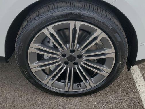 Fuji White 2026 Land Rover Range Rover P530 SE 7 Seat