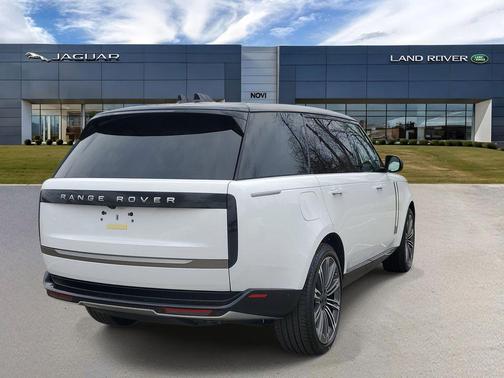 Fuji White 2026 Land Rover Range Rover P530 SE 7 Seat