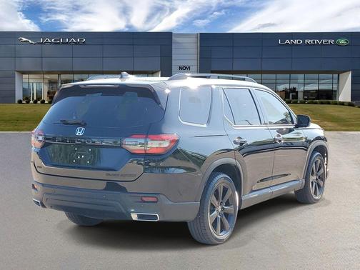 Crystal Black Pearl 2025 Honda Pilot Black Edition
