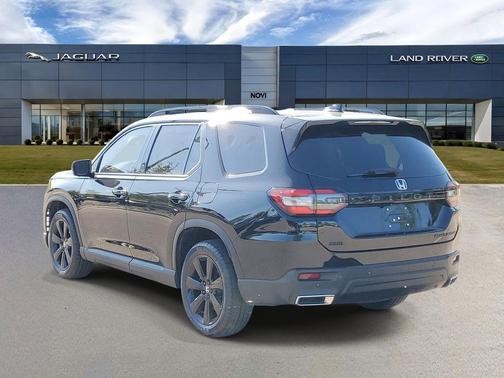 Crystal Black Pearl 2025 Honda Pilot Black Edition