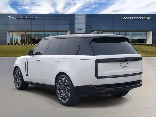 Ostuni Pearl White Metallic 2024 Land Rover Range Rover P400 SE