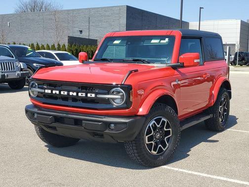 RACE RED 2023 Ford Bronco Outer Banks
